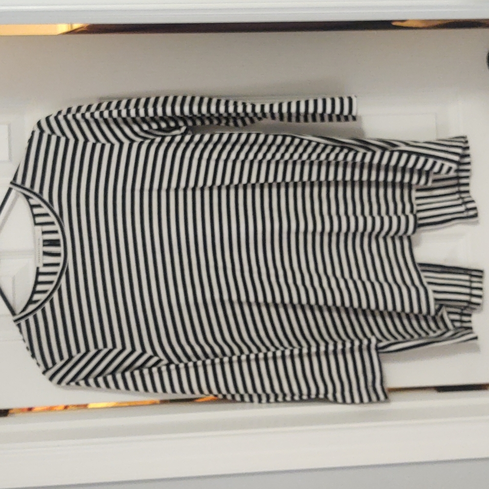 NWT Large Crescent Drive Top